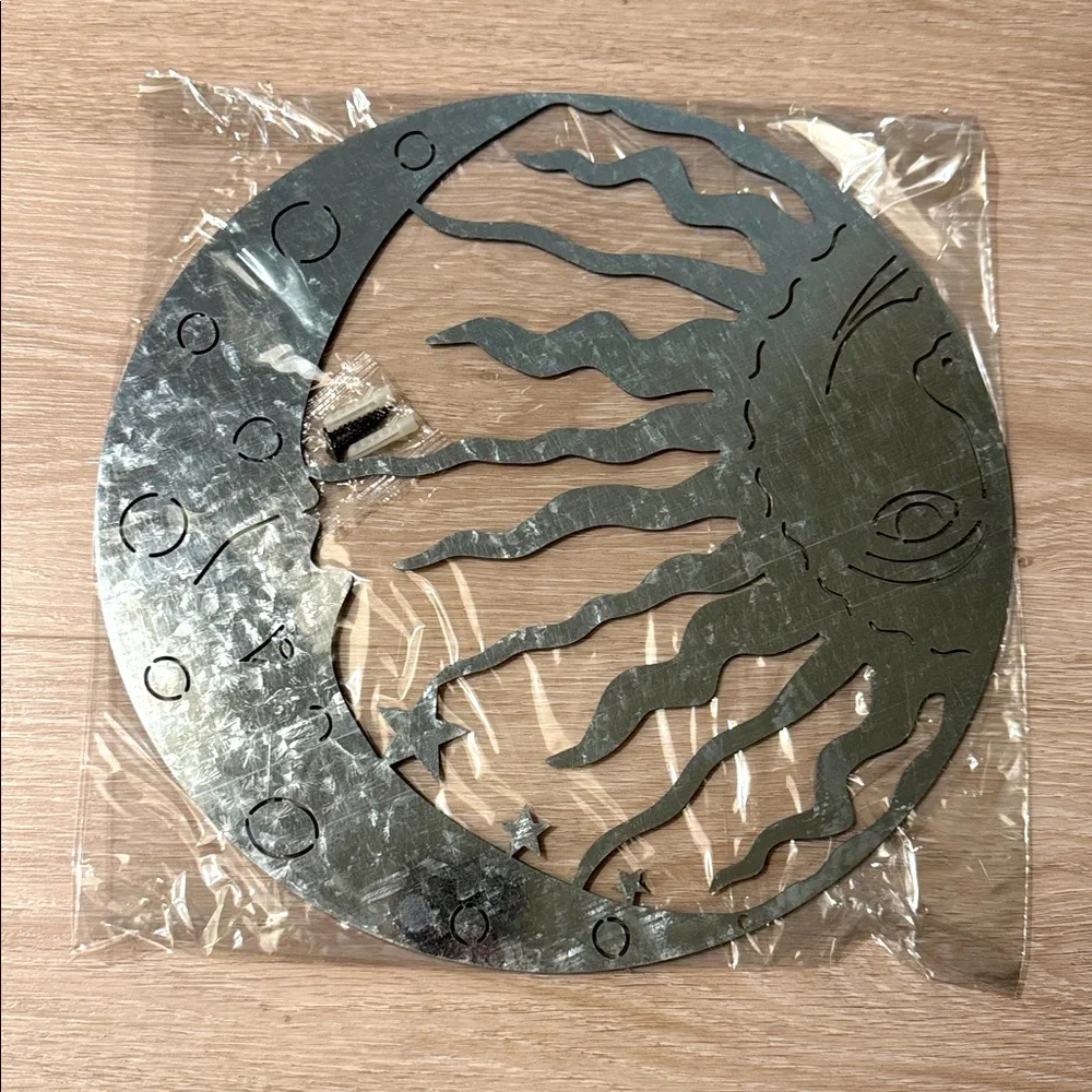 Metal Cut-Out Sun and Moon Decor NEW 🏷️